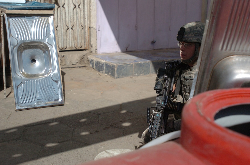 Paratroopers Stand Up Joint Security Station in Hurriyah