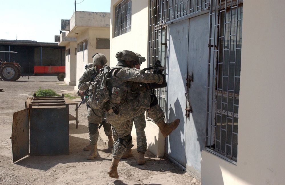Paratroopers Secure Streets of Baghdad