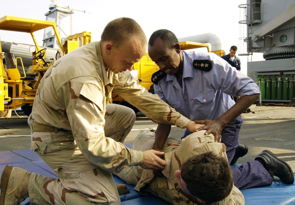 Djiboutian navy trains with the U.S. Navy