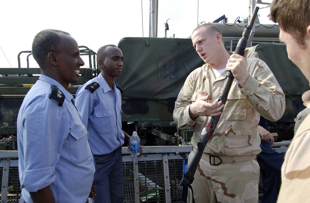 Djiboutian navy trains with the U.S. Navy