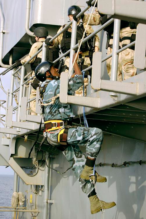 Djiboutian navy trains on the USS Oak Hill