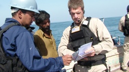 USS Anzio Assists a Pakistani Dhow