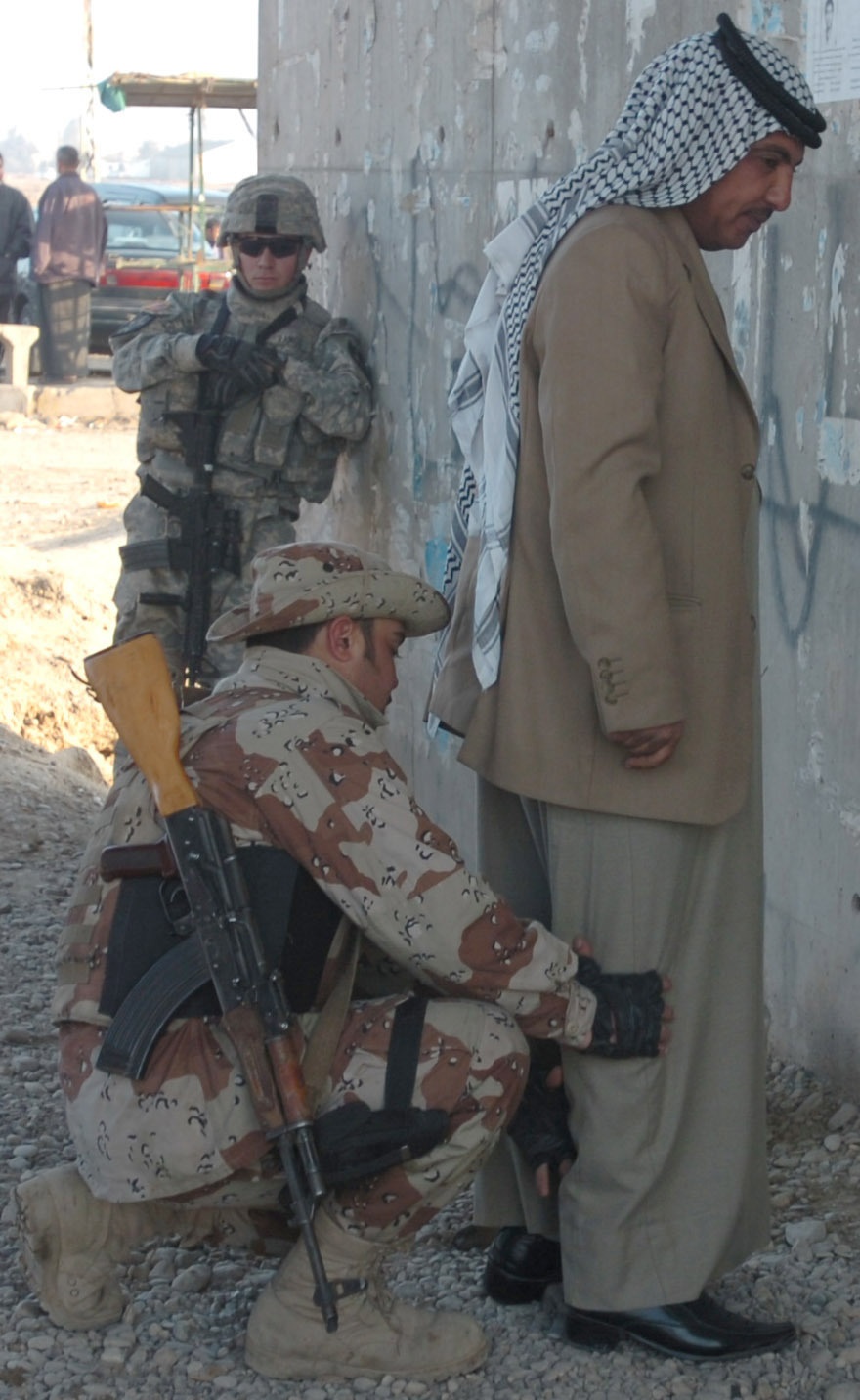 Iraqi Security Forces Work With U.S. Troops at Traffic Control Point