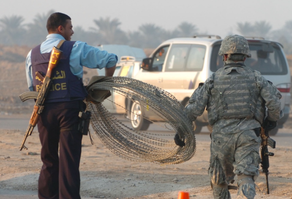 Iraqi Security Forces Work With U.S. Troops at Traffic Control Point