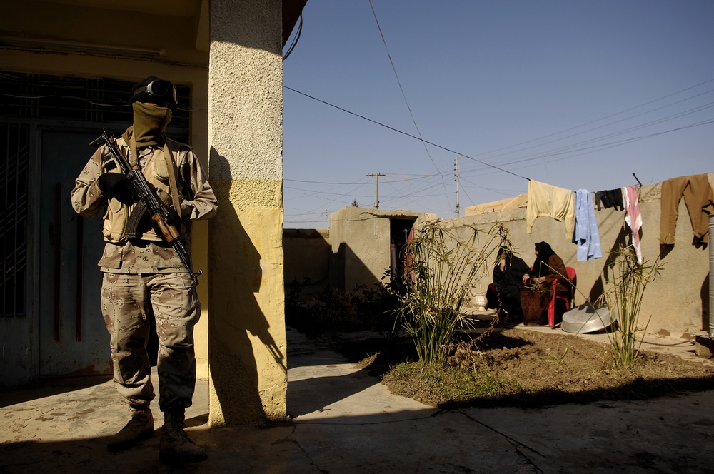 Iraqi army troops lead a patrol