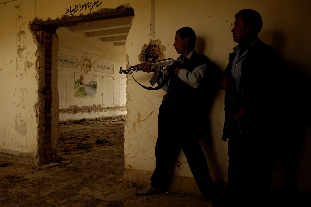 Iraqi Police lead a patrol in Riyahd