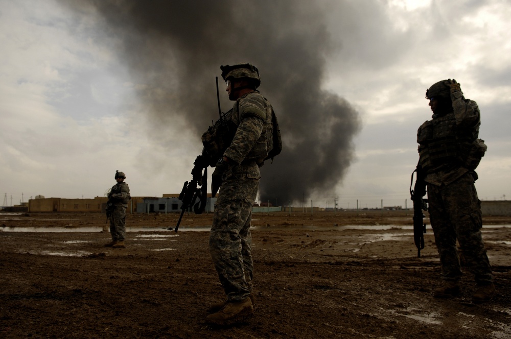 Iraqi Police lead a patrol in Riyahd