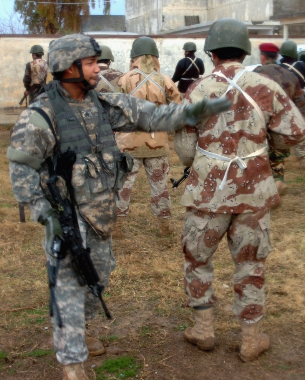 U.S. Soldiers train Iraqi troops