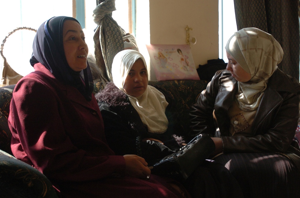 Girls' School in Abu Ghraib Benefits From Iraqi Army, Coalition Support