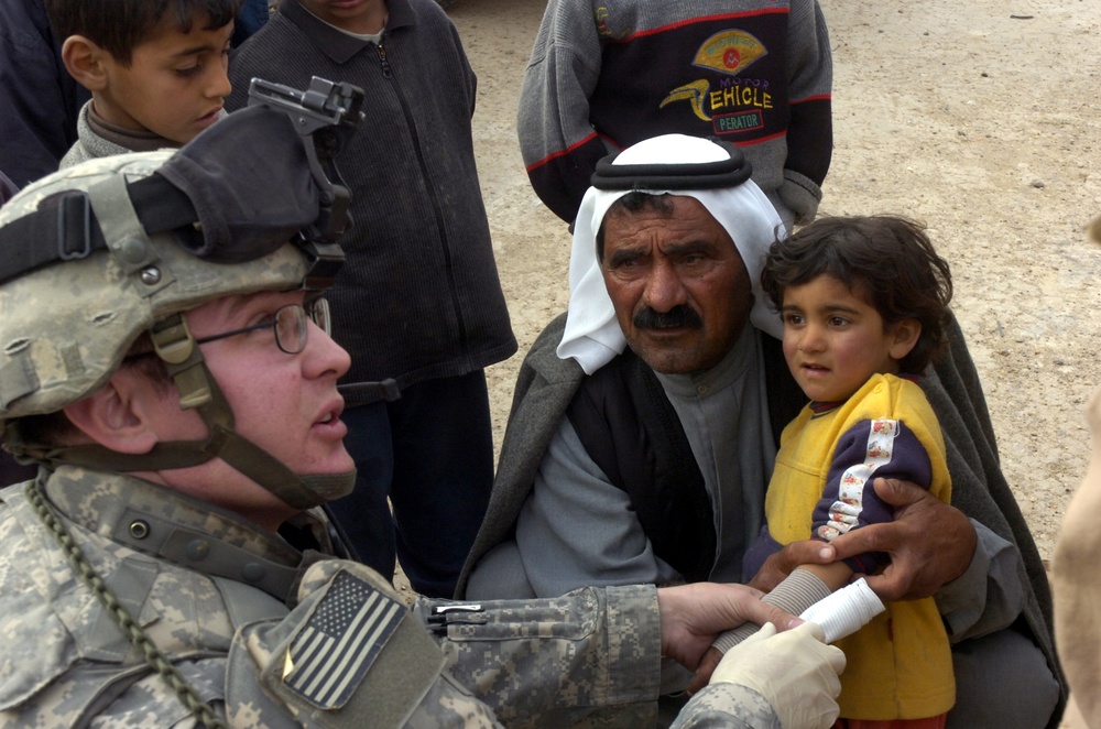 Soldiers Give Humanitarian Aid to Iraqi Locals