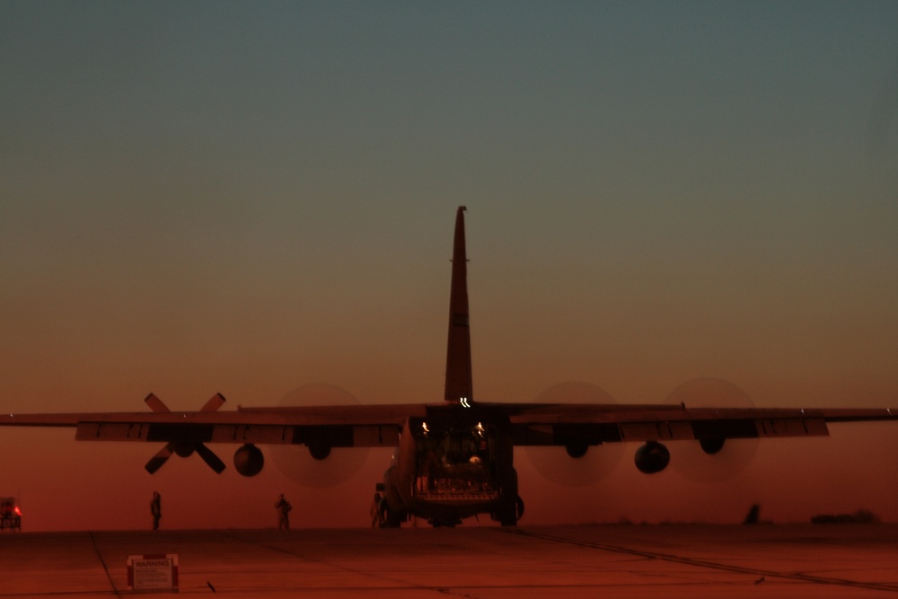 Airlift prepares for mission to Southwest Asia