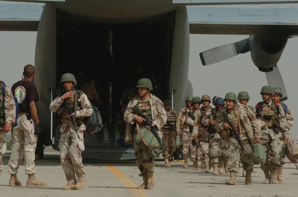 Kurdish soldiers arrive to secure Baghdad
