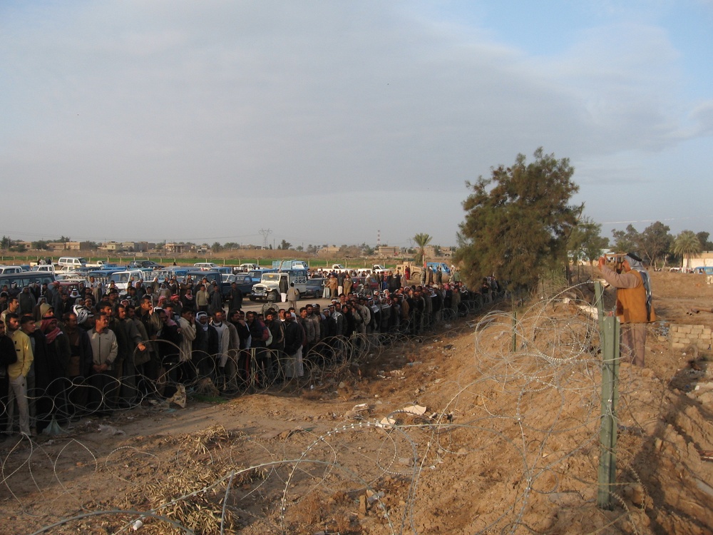Cavalry Paratroopers Team With Al Rashid Farmer's Union to Distribute Ferti
