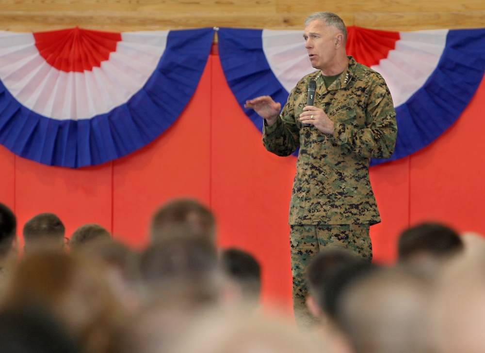 Top Marine Leaders Visit Okinawa