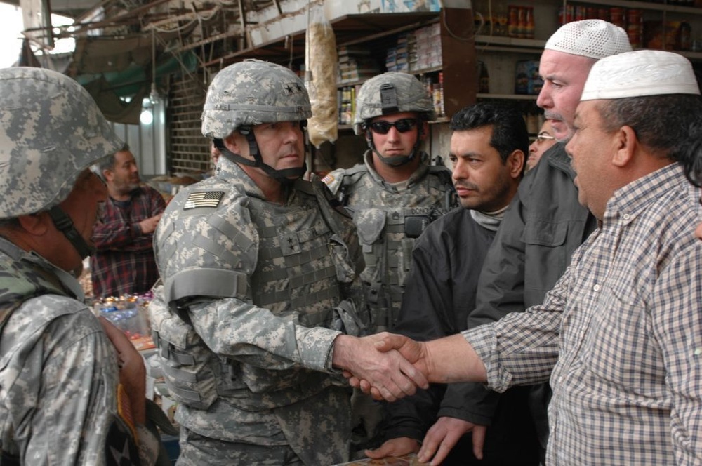 MND-B commanding general visits Rusafa market