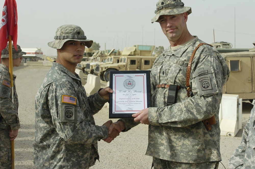 Paratrooper Gets 'Super Sapper' Award