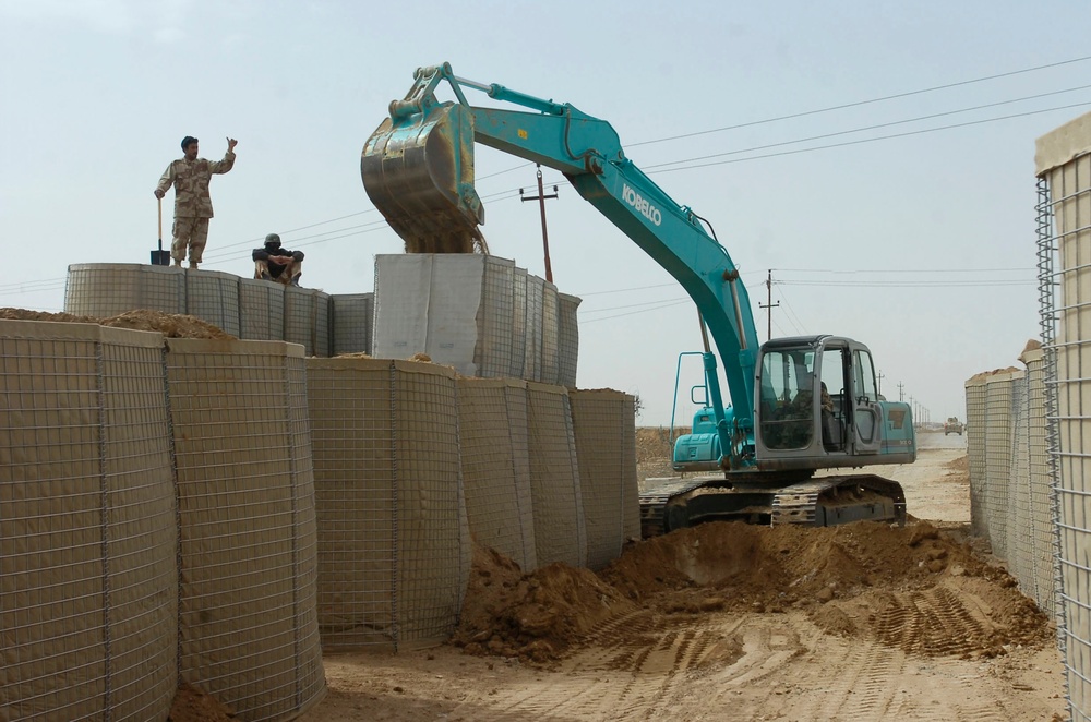Iraqi engineers build checkpoint independently
