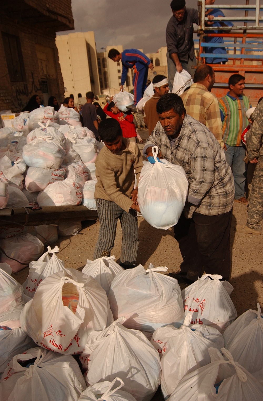 U.S. Soldiers provide humanitarian aid