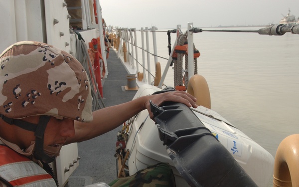 Iraqi Marines Participate in Boarding Exercise