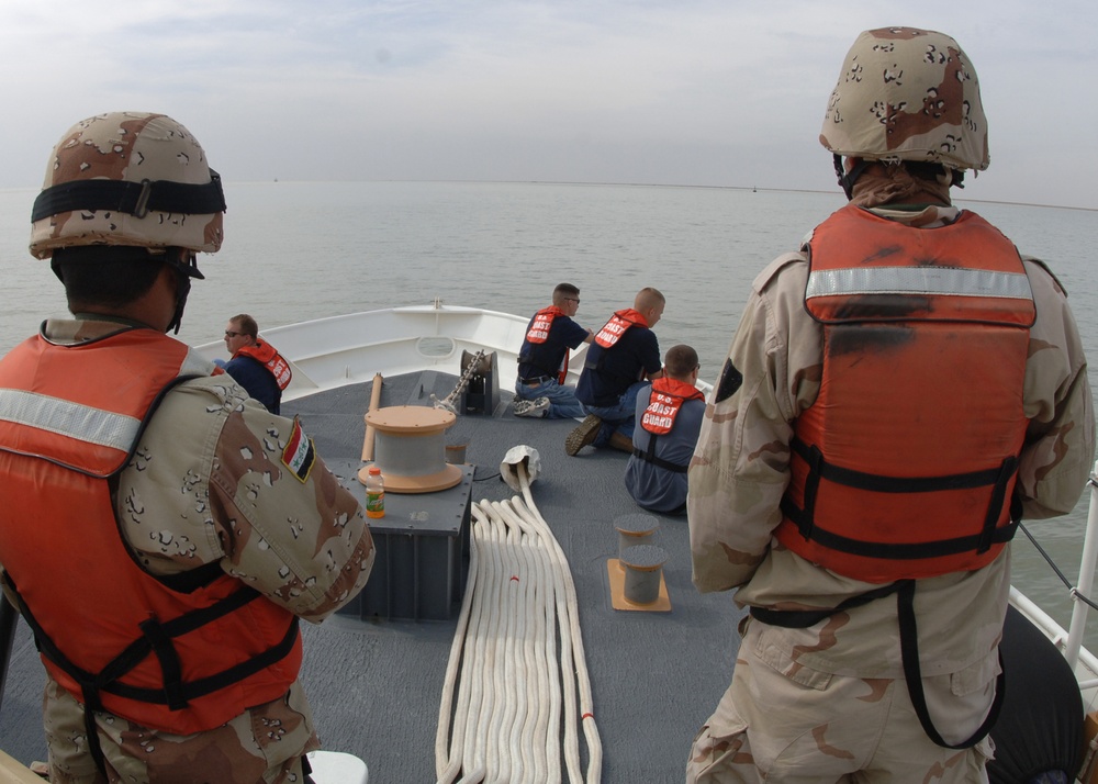 Iraqi Marines Participate in Boarding Exercise