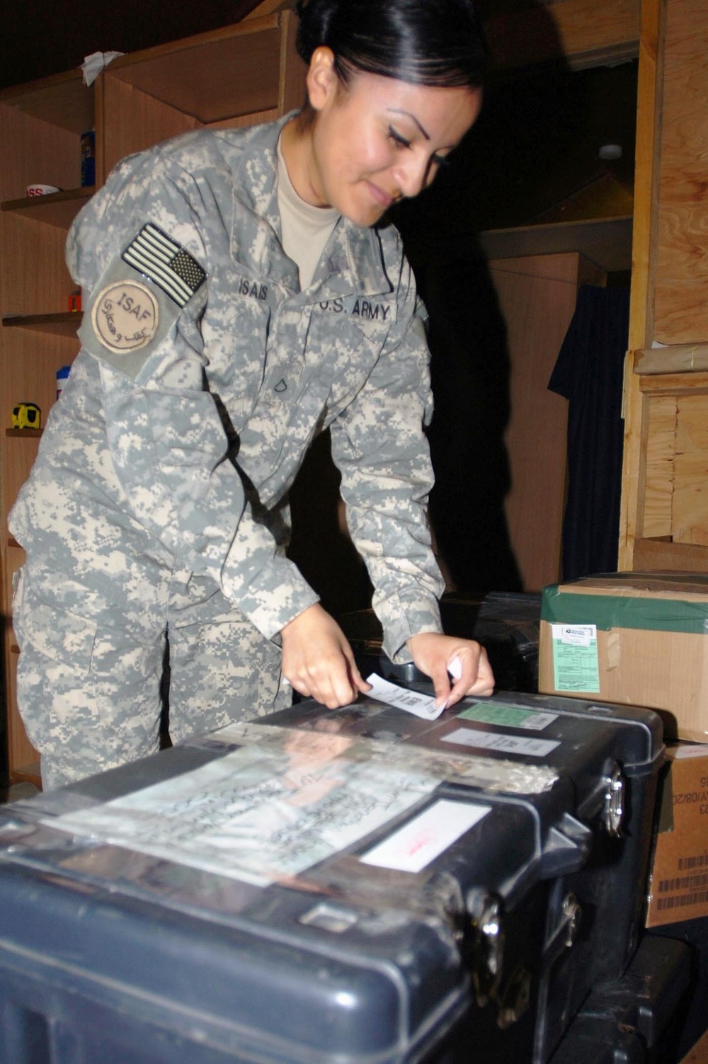 Postal team links deployed Soldiers to home