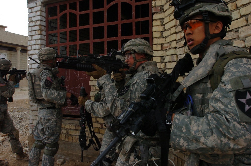 Strykers Enter Baqubah