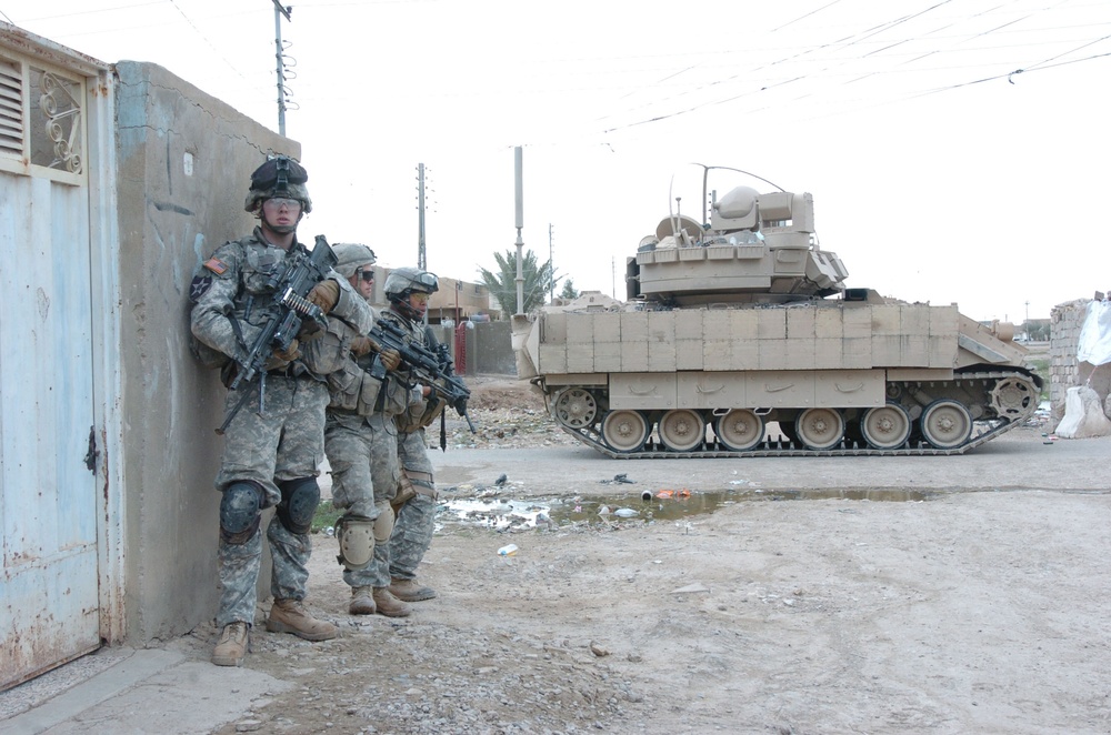 Strykers Enter Baqubah