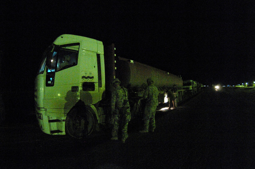 Iraqi army seizes 20 trucks of black market oil