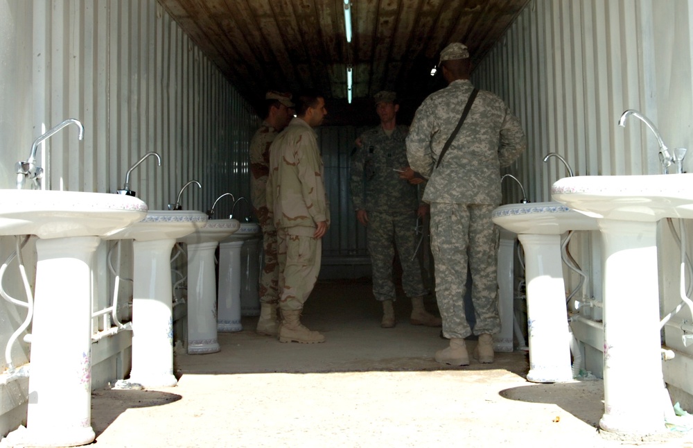 Iraqi soldiers eat up dining facility improvements