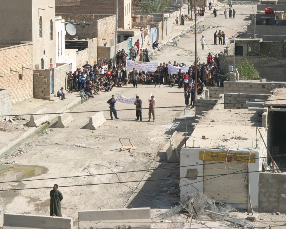 Locals Demonstrate at Iraqi police Security Station