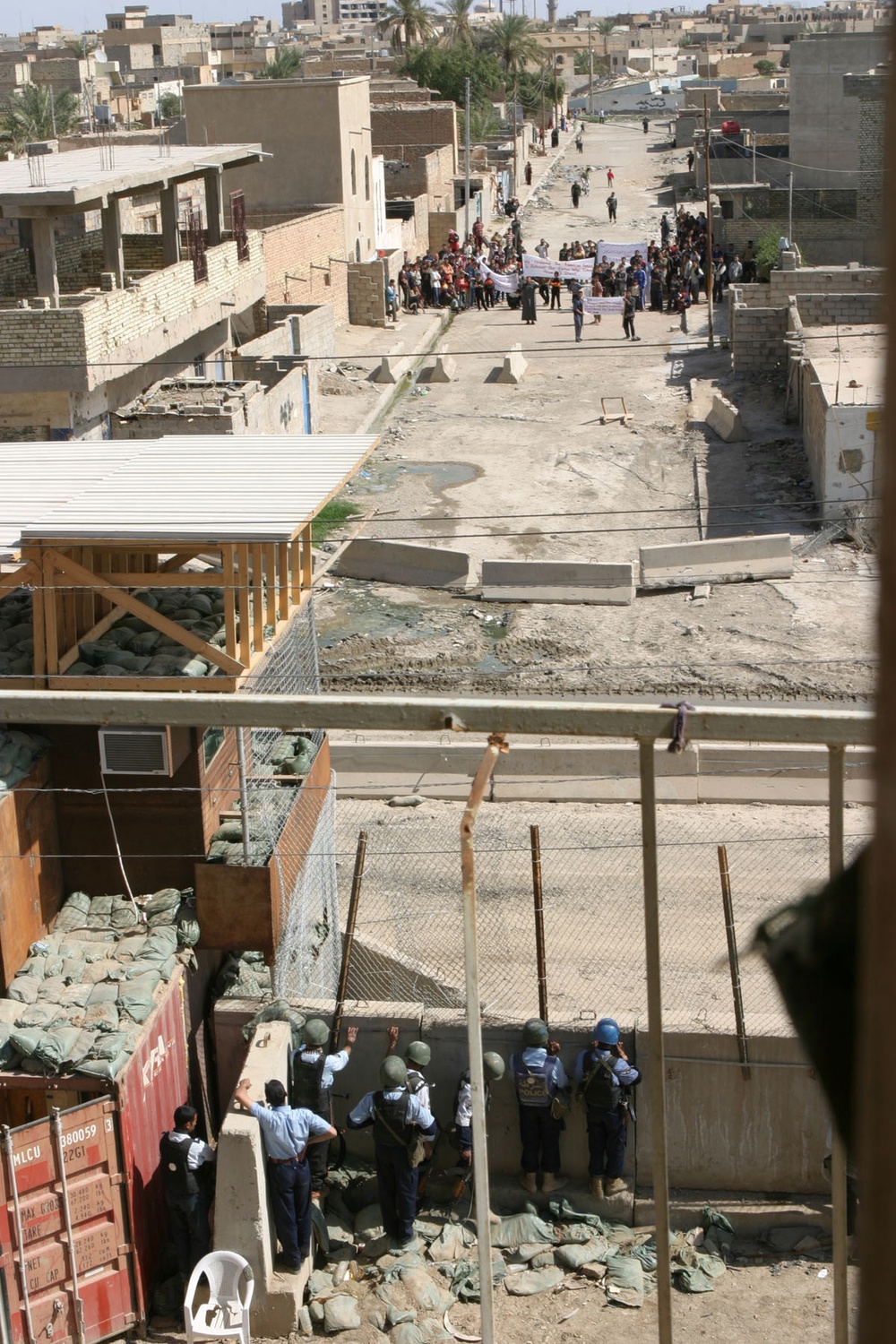 Locals Demonstrate at Iraqi police Security Station