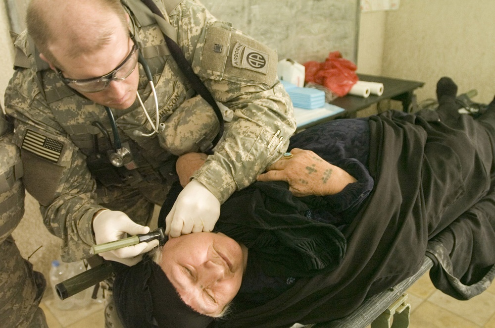 Paratroopers and Iraqi Police Provide Medical Assistance to Sadr City Resid