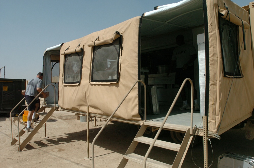 Mustang's Forward Support Company brings hot chow to outpost