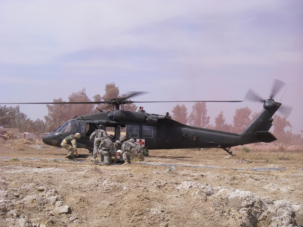 MND-B commanding general visits Alaskan Airborne Cavalry troops at checkpoi