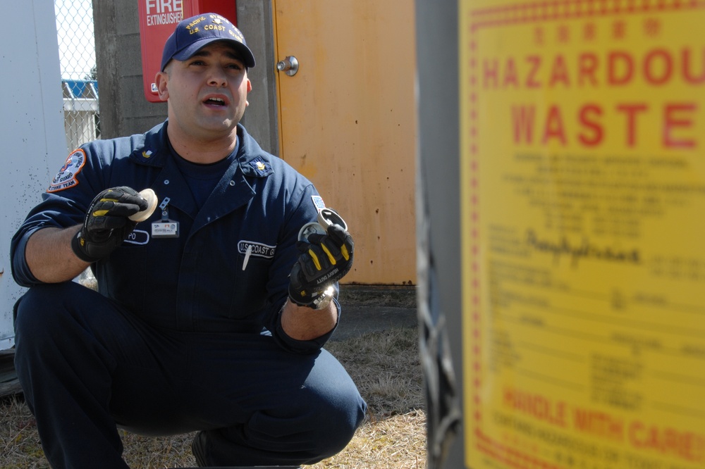 Mobile team prepares Marines for hazardous material emergencies