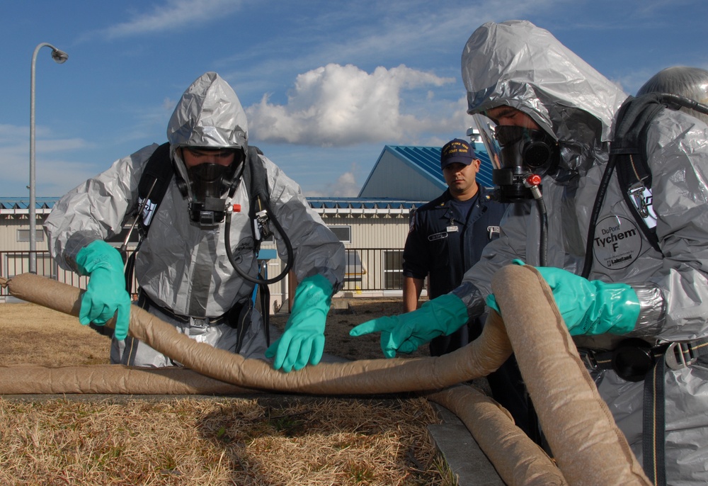 Mobile team prepares Marines for hazardous material emergencies
