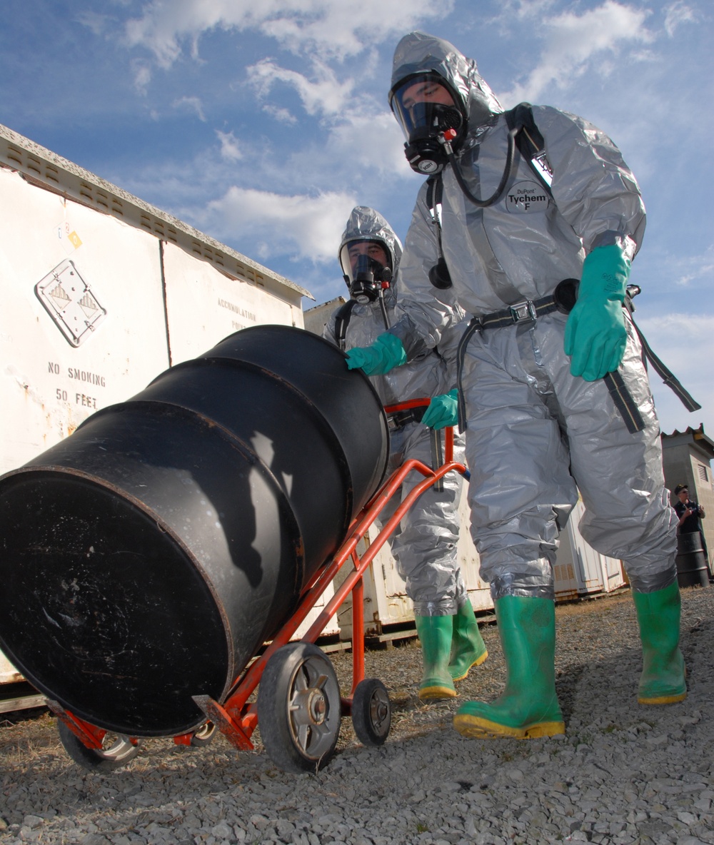 Mobile team prepares Marines for hazardous material emergencies