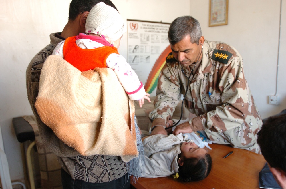 Iraqi, U.S. Army provide Baqubah-area residents with medical care