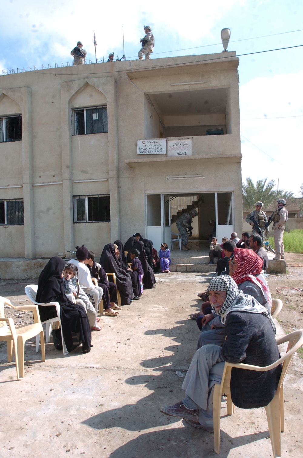 Iraqi, U.S. Army provide Baqubah-area residents with medical care