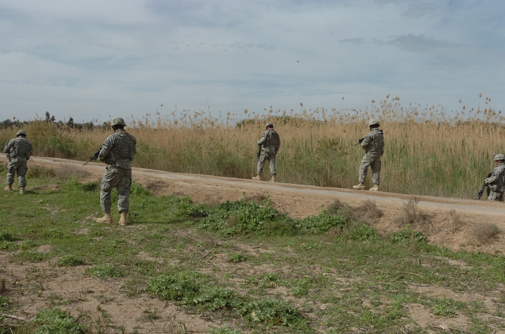 Lancer troops work to make streets safe for Iraqis