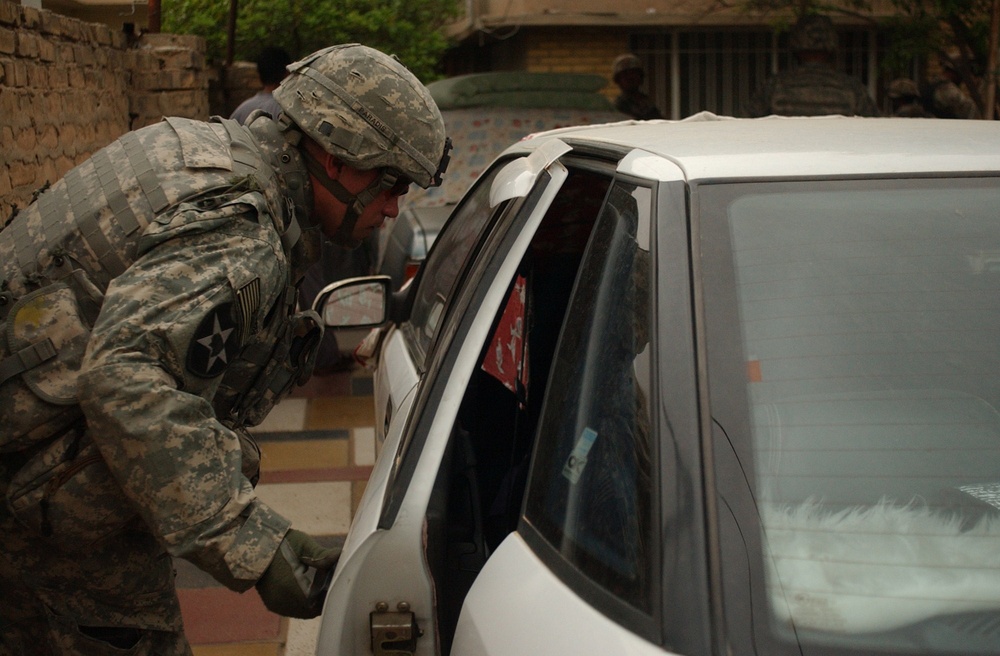 U.S., Iraqi troops cordon and search Ghazaliya