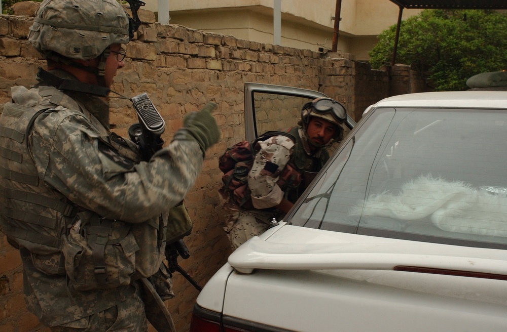 U.S., Iraqi troops cordon and search Ghazaliya