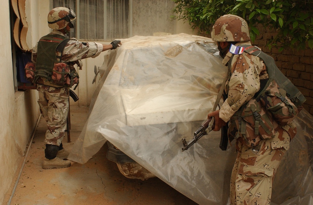 U.S., Iraqi troops cordon and search Ghazaliya