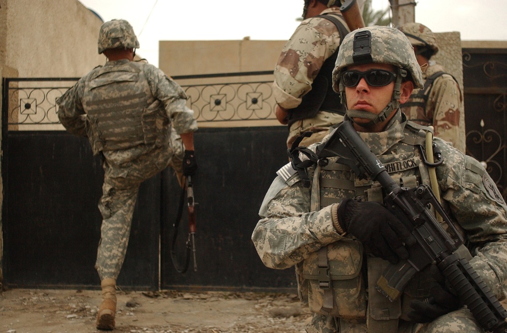 U.S., Iraqi troops cordon and search Ghazaliya