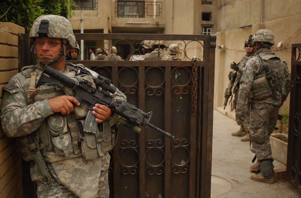 U.S., Iraqi troops cordon and search Ghazaliya