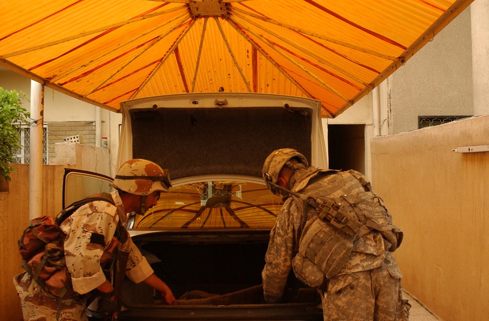 U.S., Iraqi troops cordon and search Ghazaliya