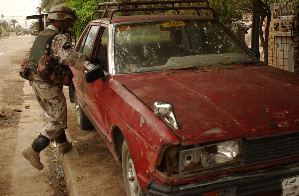 U.S., Iraqi troops cordon and search Ghazaliya