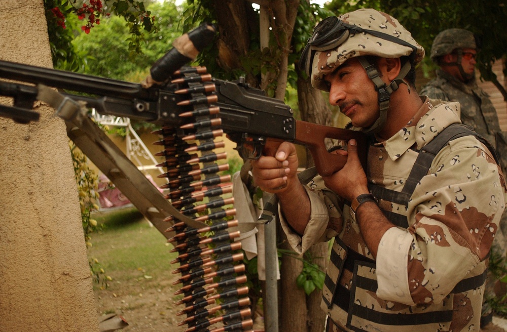 U.S., Iraqi troops cordon and search Ghazaliya