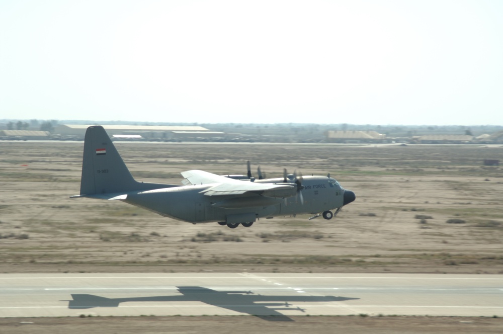 Iraqi aircrew provides humanitarian relief after Tal Afar bombing