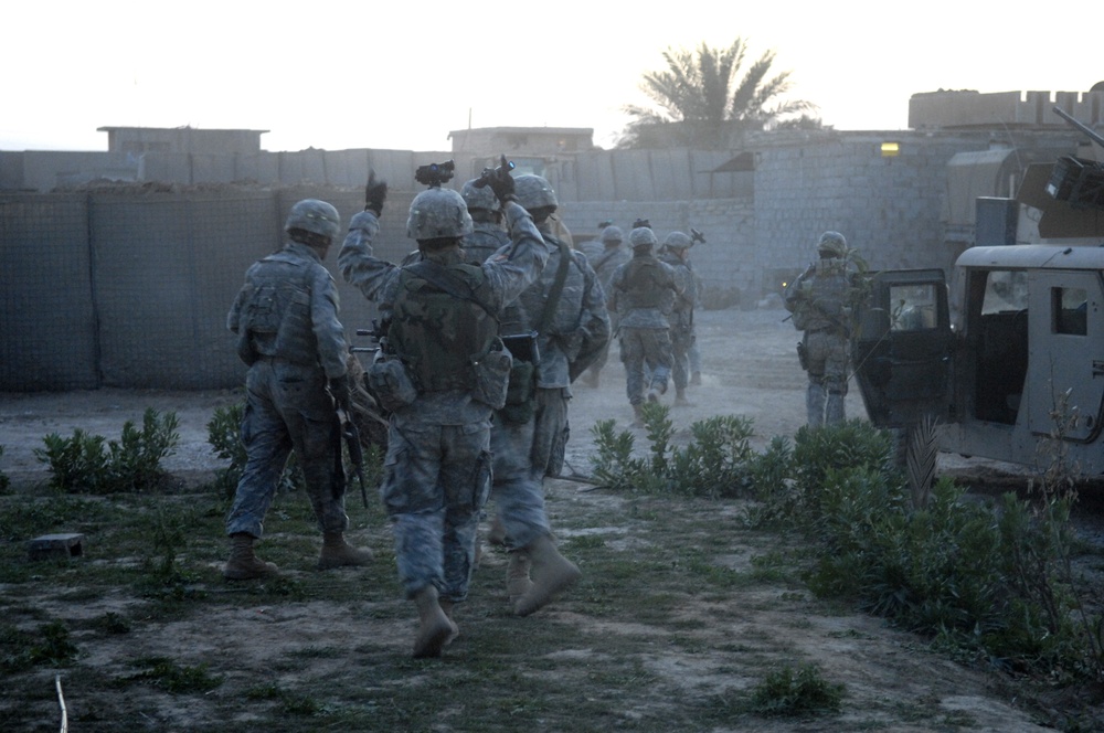 6th Squadron, 9th U.S. Cavalry Soldiers patrol, build in Shakarat